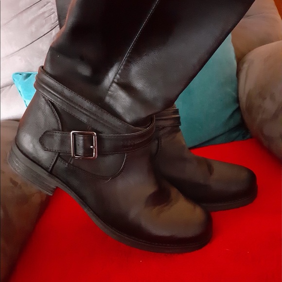 Boots - Picture 10 of 11